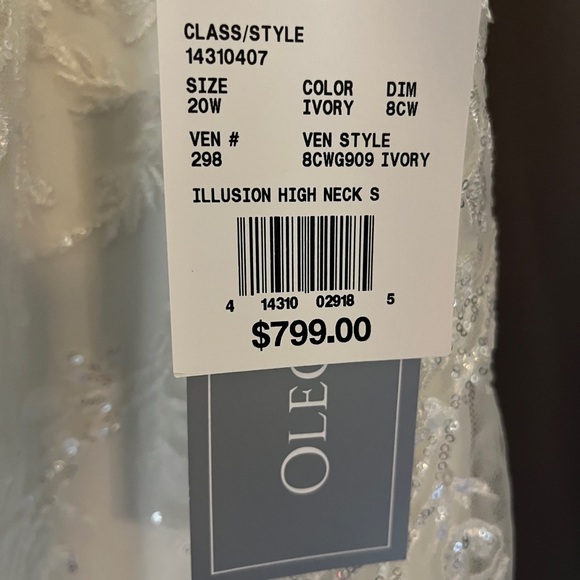 Wedding dress only tried on once - Picture 6 of 6